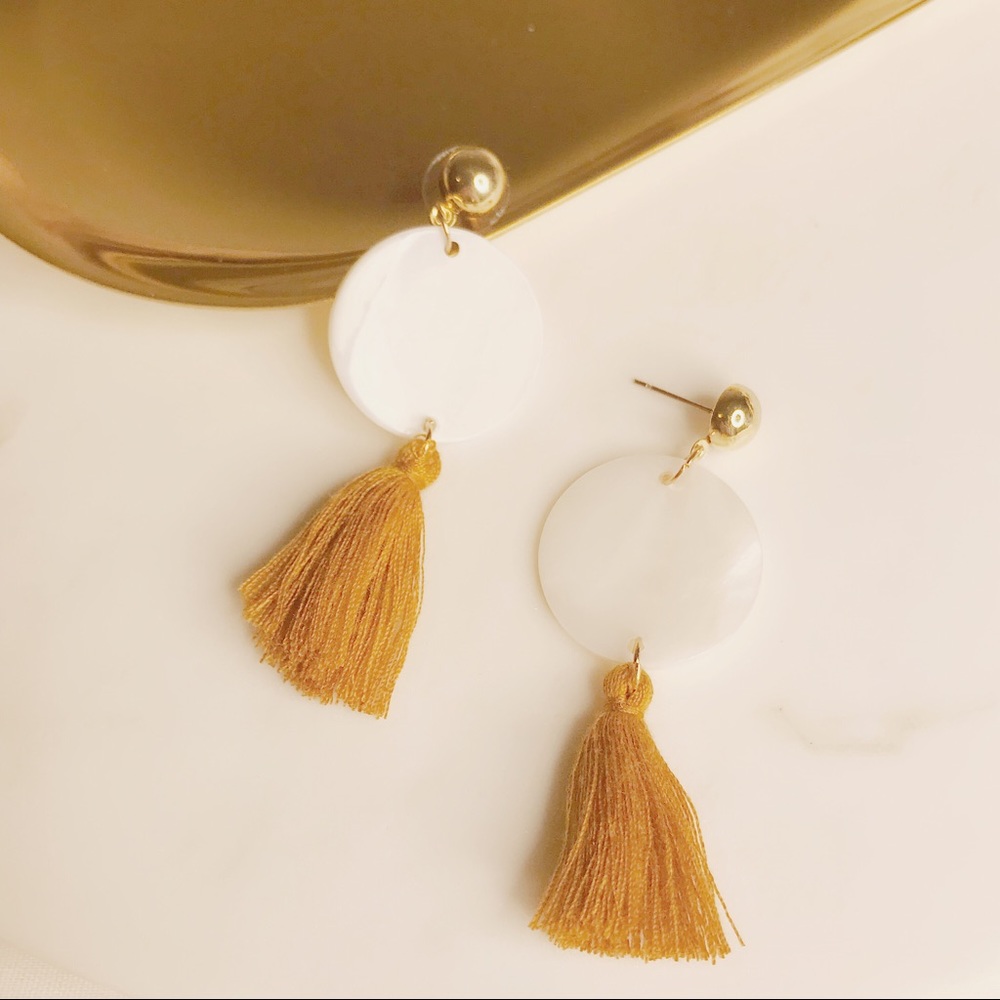 NWOT⭐️Yellow Tassel Earrings with Flat Pearl Top